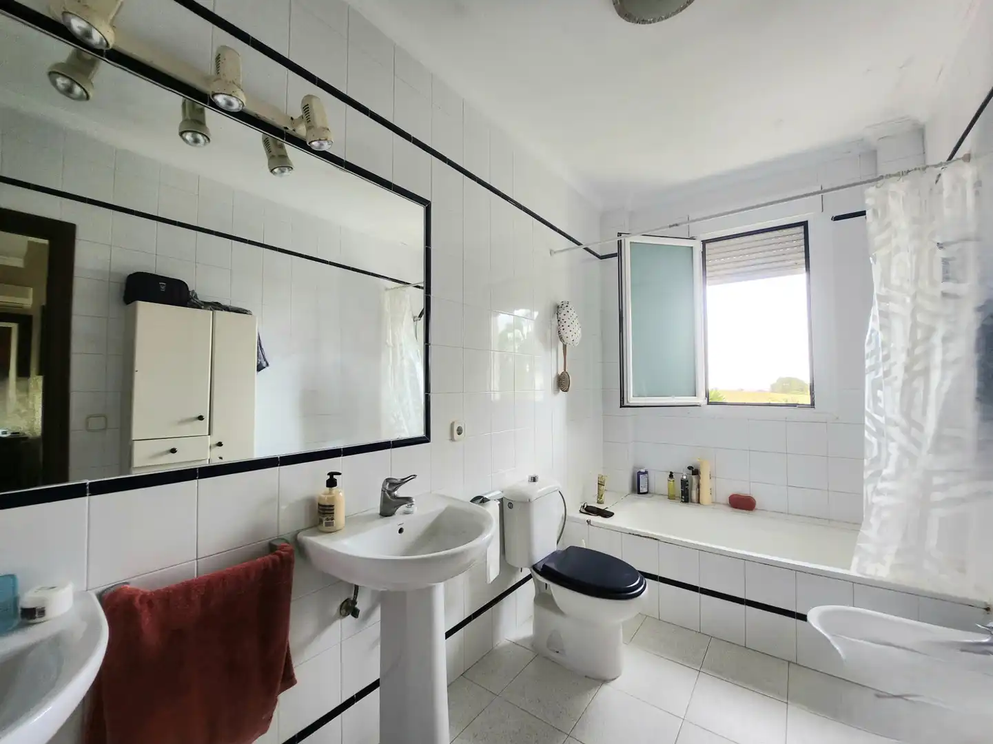 Bathroom of Houses for sale in Alcalá de Guadaira  with Air Conditioner, Heating and Private garden