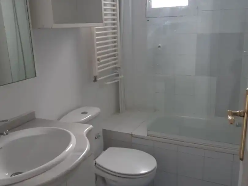 Bathroom of Flat for rent in  Madrid Capital  with Balcony