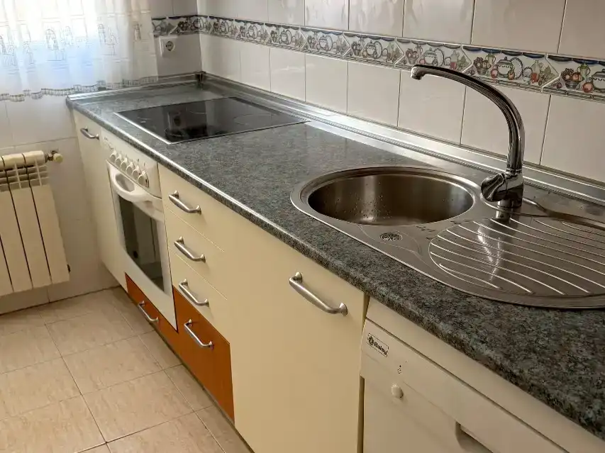 Cuina de Pis de lloguer en Béjar amb Parquet, Moblat i Balcó
