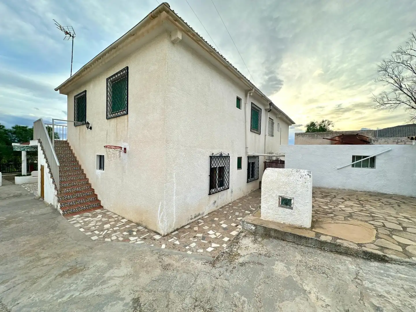 Außenansicht von Einfamilien-Reihenhaus zum Verkauf in El Campello mit Terrasse