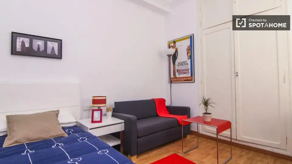 Habitación de Piso de alquiler en Valencia con Aire acondicionado, Calefacción y Amueblado