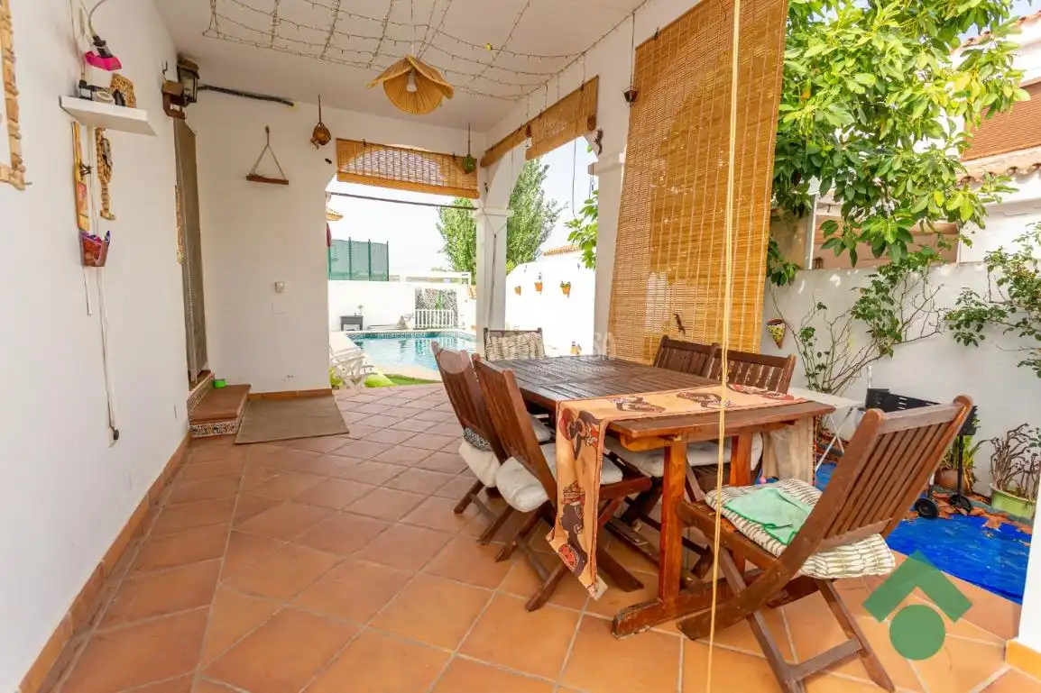 Terrassa de Casa adosada en venda en Algeciras amb Jardí privat, Terrassa i Piscina