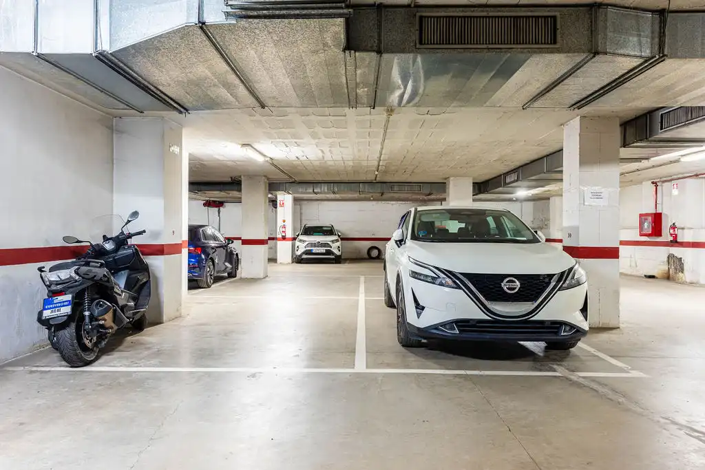 Aparcament de Apartament en venda en Vélez-Málaga amb Aire condicionat i Moblat