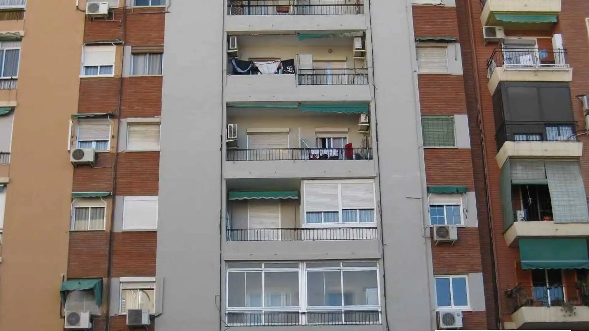 Vista exterior de Piso en venta en  Valencia Capital con Balcón