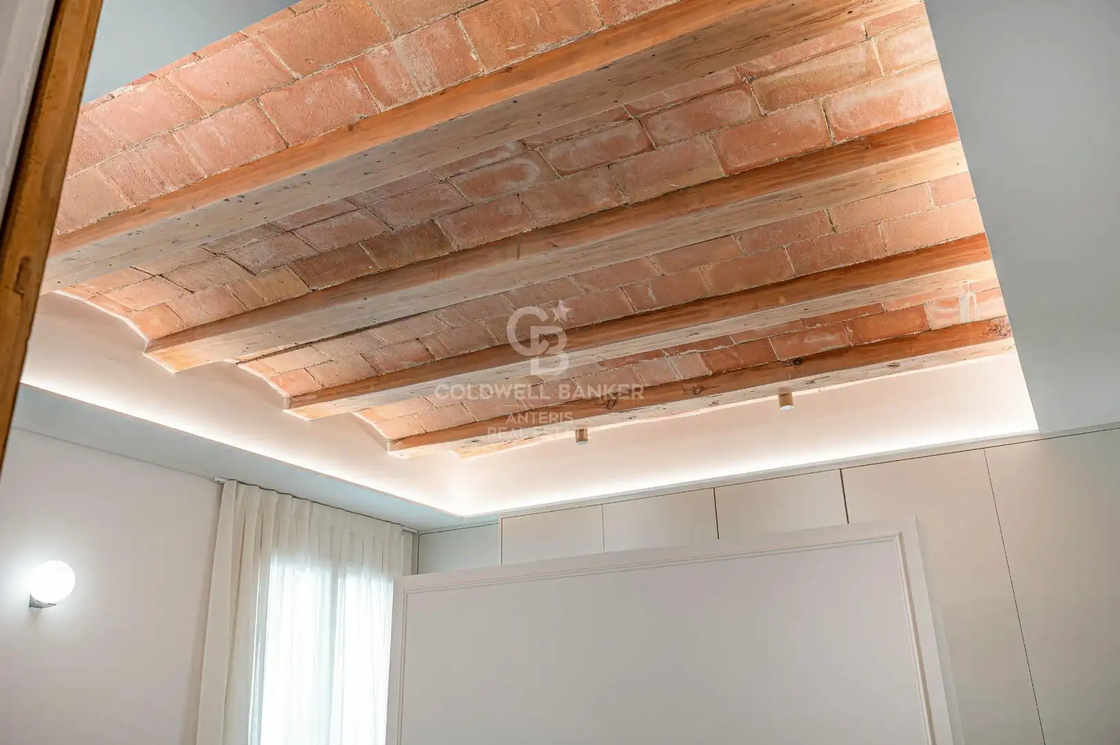 Wohnung zum Verkauf in Barcelona mit Klimaanlage, Parkett und Terrasse