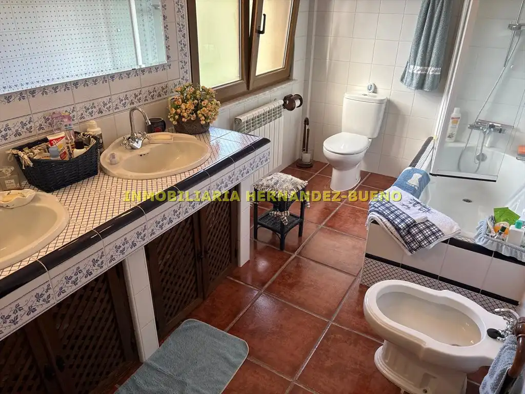 Bany de Casa o xalet en venda en Sequeros amb Calefacció, Jardí privat i Terrassa