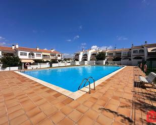 Piscina de Casa adosada en venda en El Vendrell amb Terrassa, Piscina i Balcó