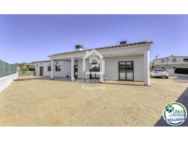 Casa-chalet en Venta en Calle Canigó en Cistella