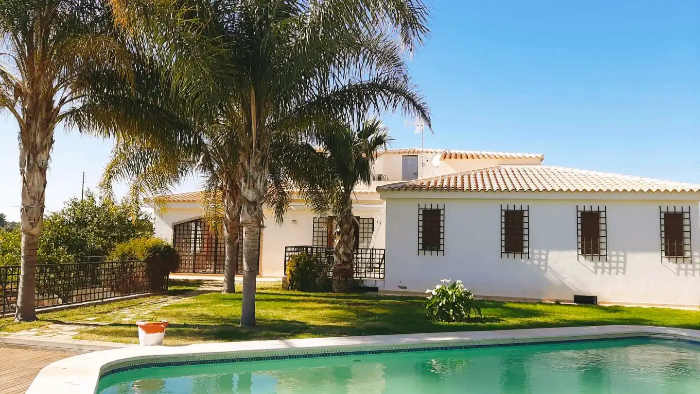 Xalet amb piscina en venda a Los Pinares - La Masia