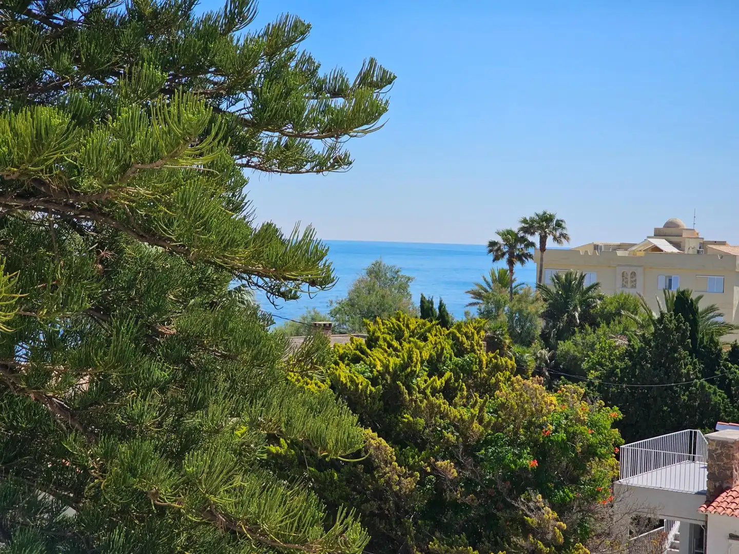 Vista exterior de Àtic de lloguer en Dénia amb Aire condicionat, Calefacció i Jardí privat