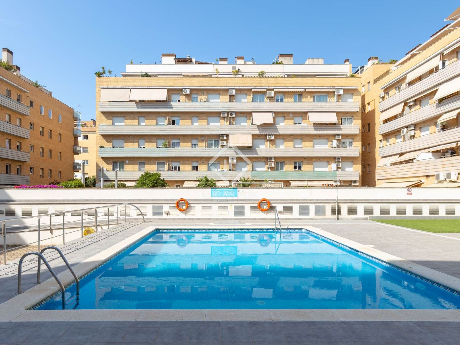 Piscina de Pis en venda en Mataró amb Aire condicionat, Calefacció i Terrassa