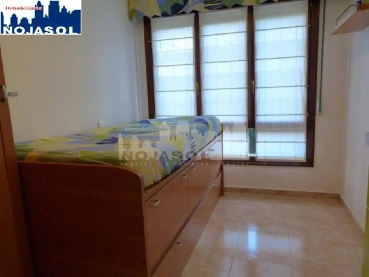 Dormitori de Apartament de lloguer en Noja amb Calefacció, Jardí privat i Terrassa