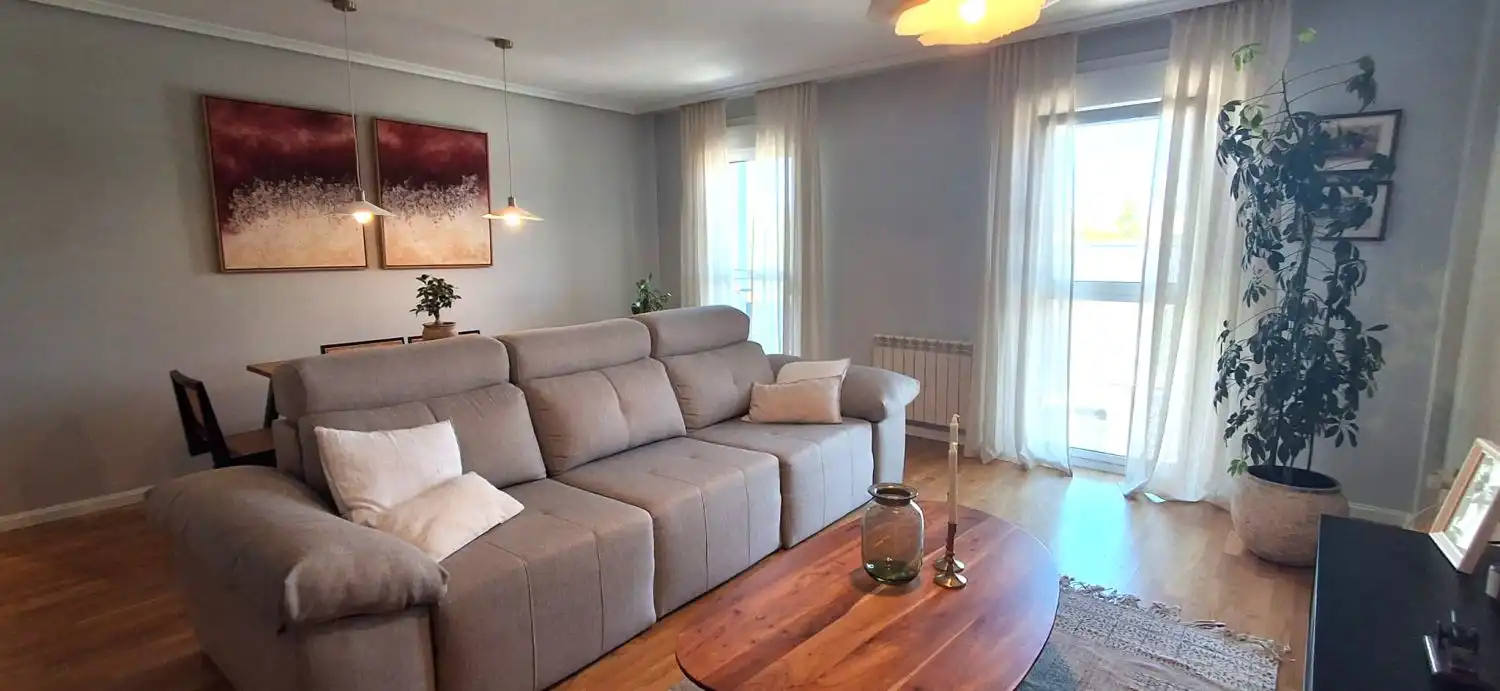Sala d'estar de Dúplex en venda en Arroyo de la Encomienda amb Calefacció, Parquet i Terrassa