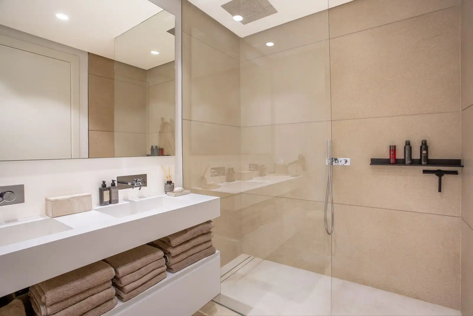Bathroom of Apartments for sale in Marbella Centro