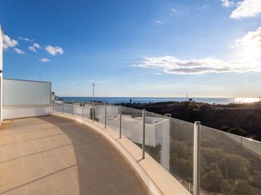 Penthouse with pool for sale in Río Real - Los Monteros
