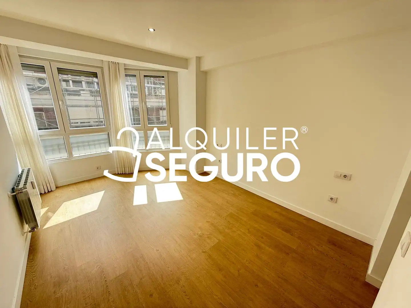 Bedroom of Flat for rent in Madrid  with Air Conditioner and Heating