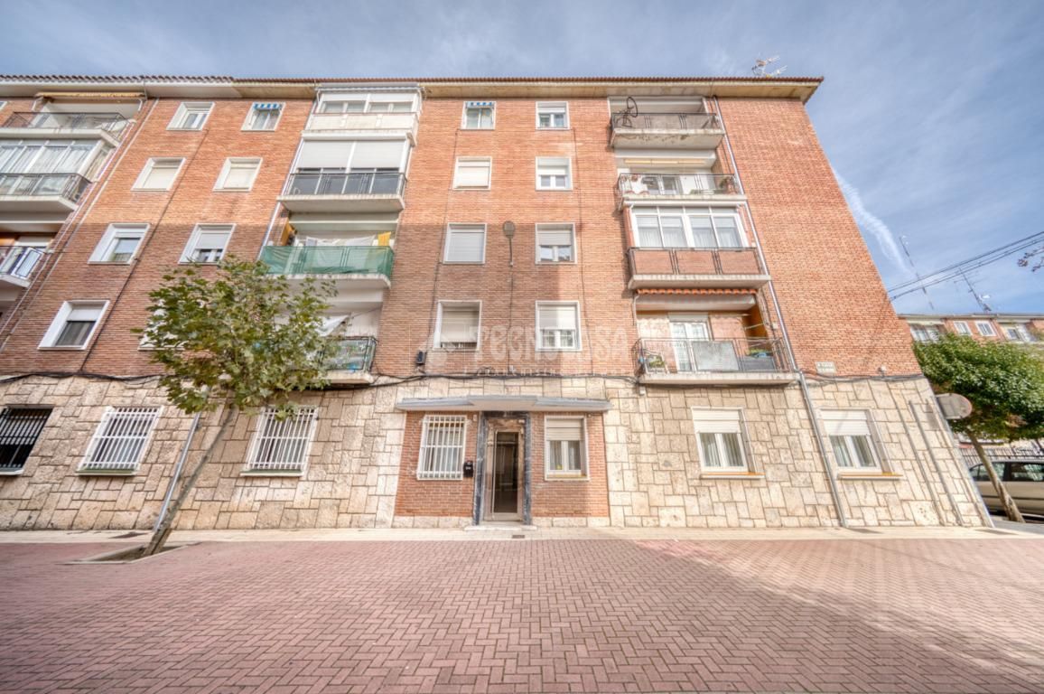 Vista exterior de Pis en venda en Valladolid Capital amb Calefacció, Moblat i Balcó