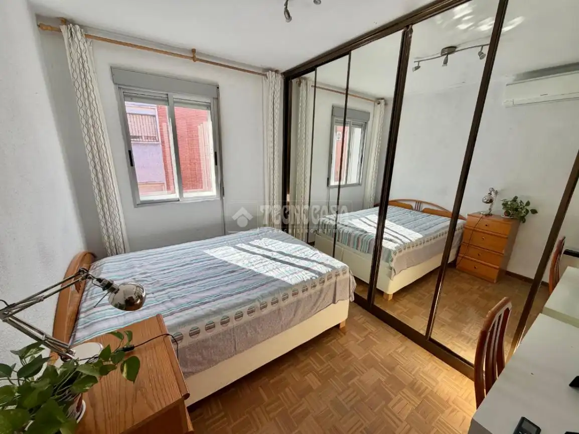 Bedroom of Flat for sale in Madrid