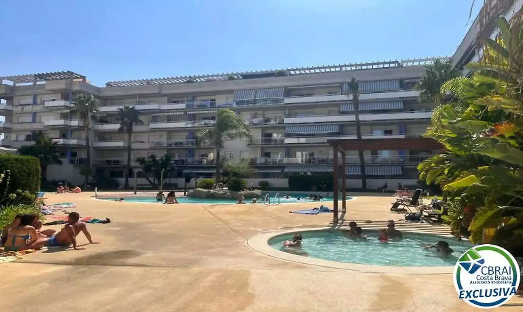 Piscina de Apartament en venda en Roses amb Aire condicionat, Calefacció i Terrassa