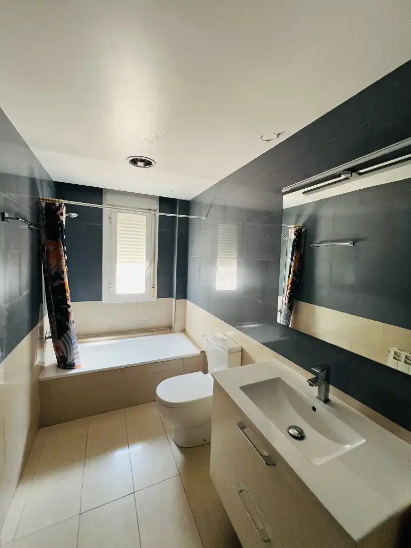 Baño de Piso en venta en Salou con Aire acondicionado, Calefacción y Jardín privado