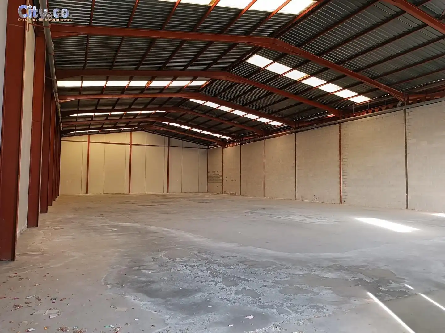 Nau industrial en venda a El Llano