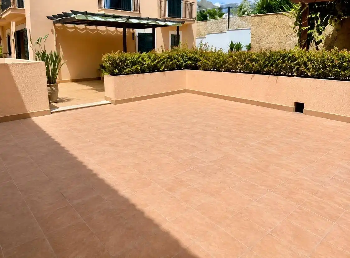 Terrasse von Maisonette zum Verkauf in Calvià mit Klimaanlage, Heizung und Privatgarten