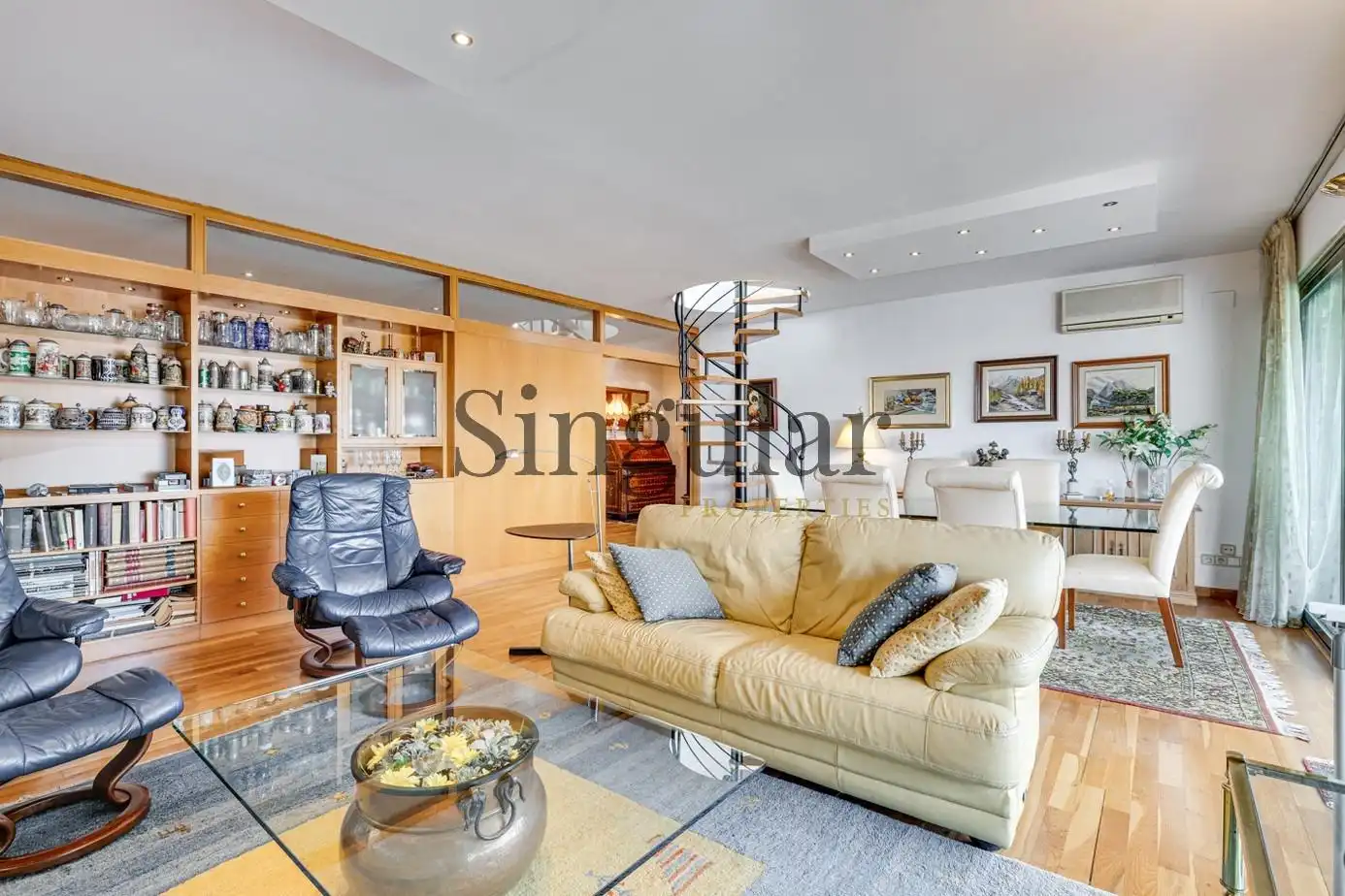 Wohnzimmer von Dachboden zum Verkauf in Barcelona mit Klimaanlage, Heizung und Parkett
