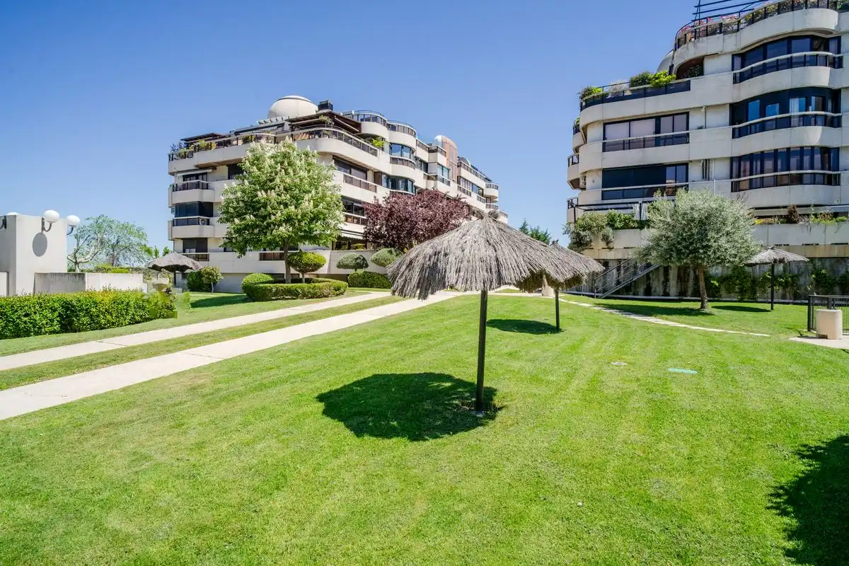 Exterior view of Attic for sale in Madrid  with Air Conditioner, Heating and Private garden