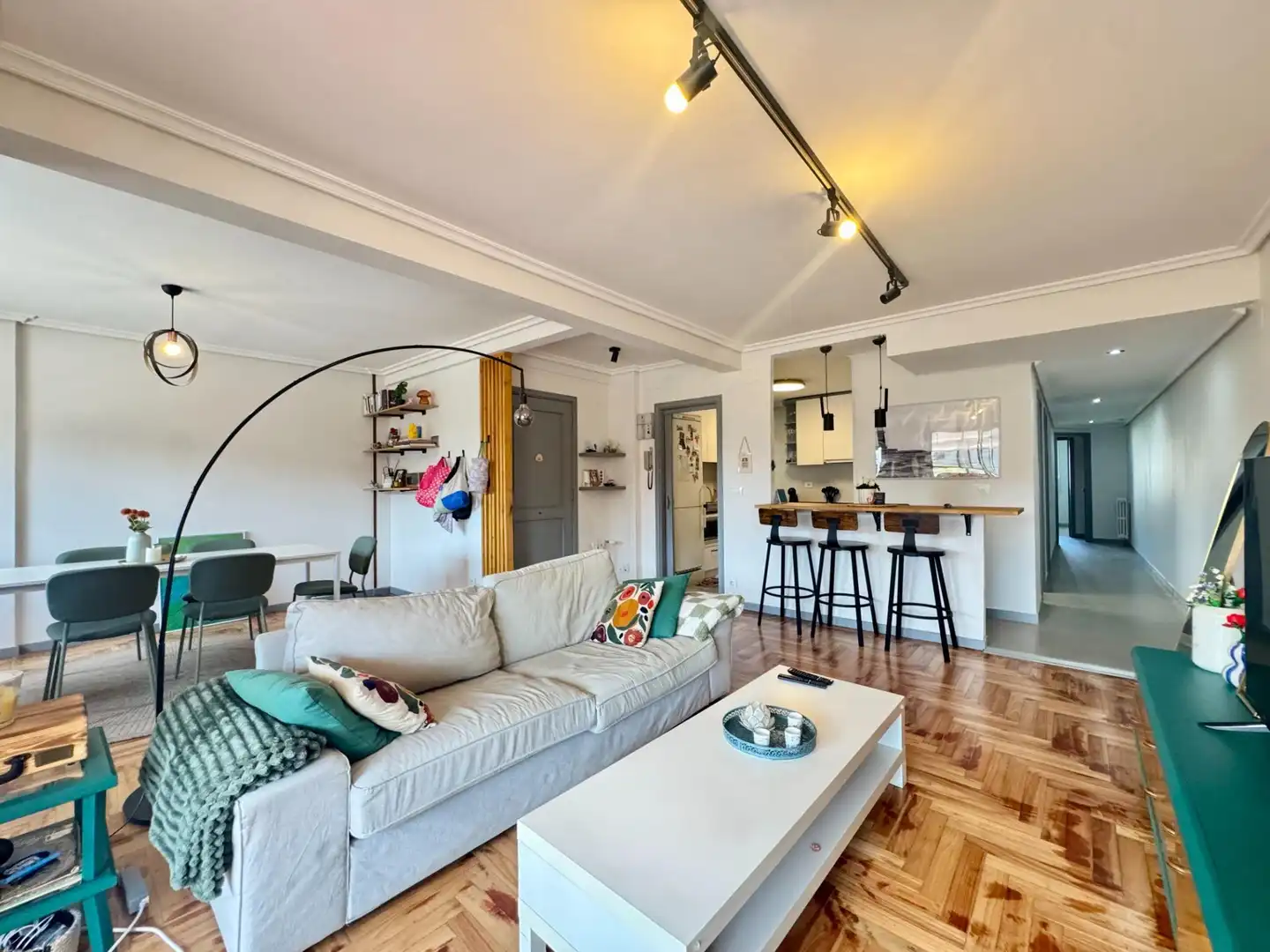 Sala de estar de Piso en venta en Vigo  con Calefacción, Parquet y Trastero
