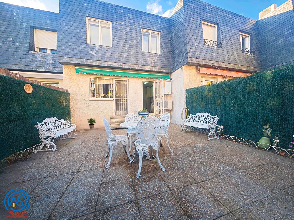 Terrassa de Casa o xalet en venda en  Zaragoza Capital amb Aire condicionat, Calefacció i Jardí privat