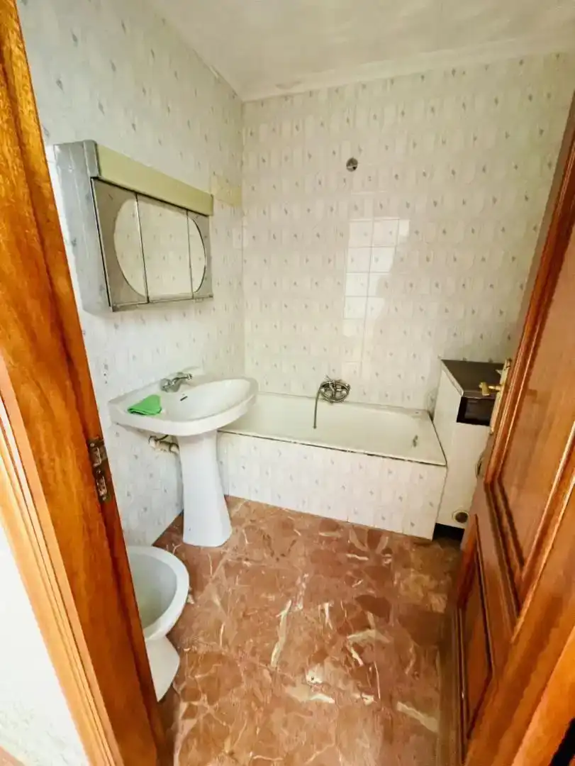 Bany de Casa adosada en venda en La Bañeza  amb Traster