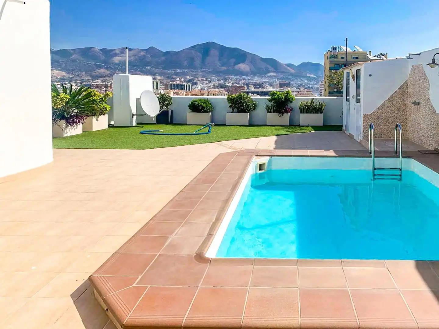Schwimmbecken von Dachboden zur Miete in Fuengirola mit Klimaanlage, Heizung und Terrasse