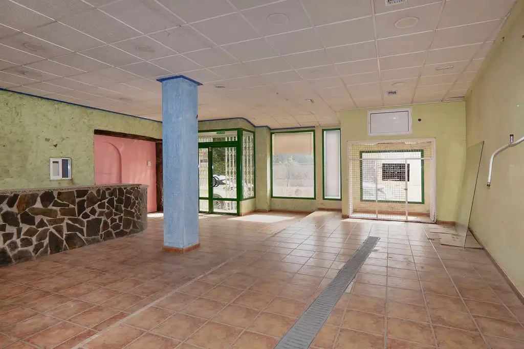 Business premises for sale in C/ Angel Nieto, imagen 5