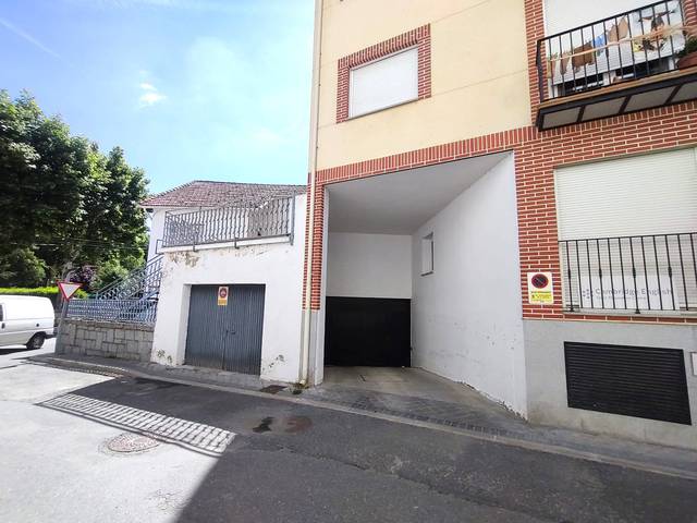 Garaje en Venta en Isaac Peral en El Espinar pueblo