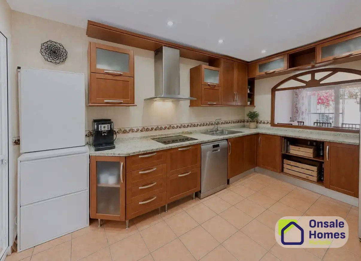 Kitchen of Detached homes for sale in Fuengirola  with Air Conditioner, Terrace and Balcony