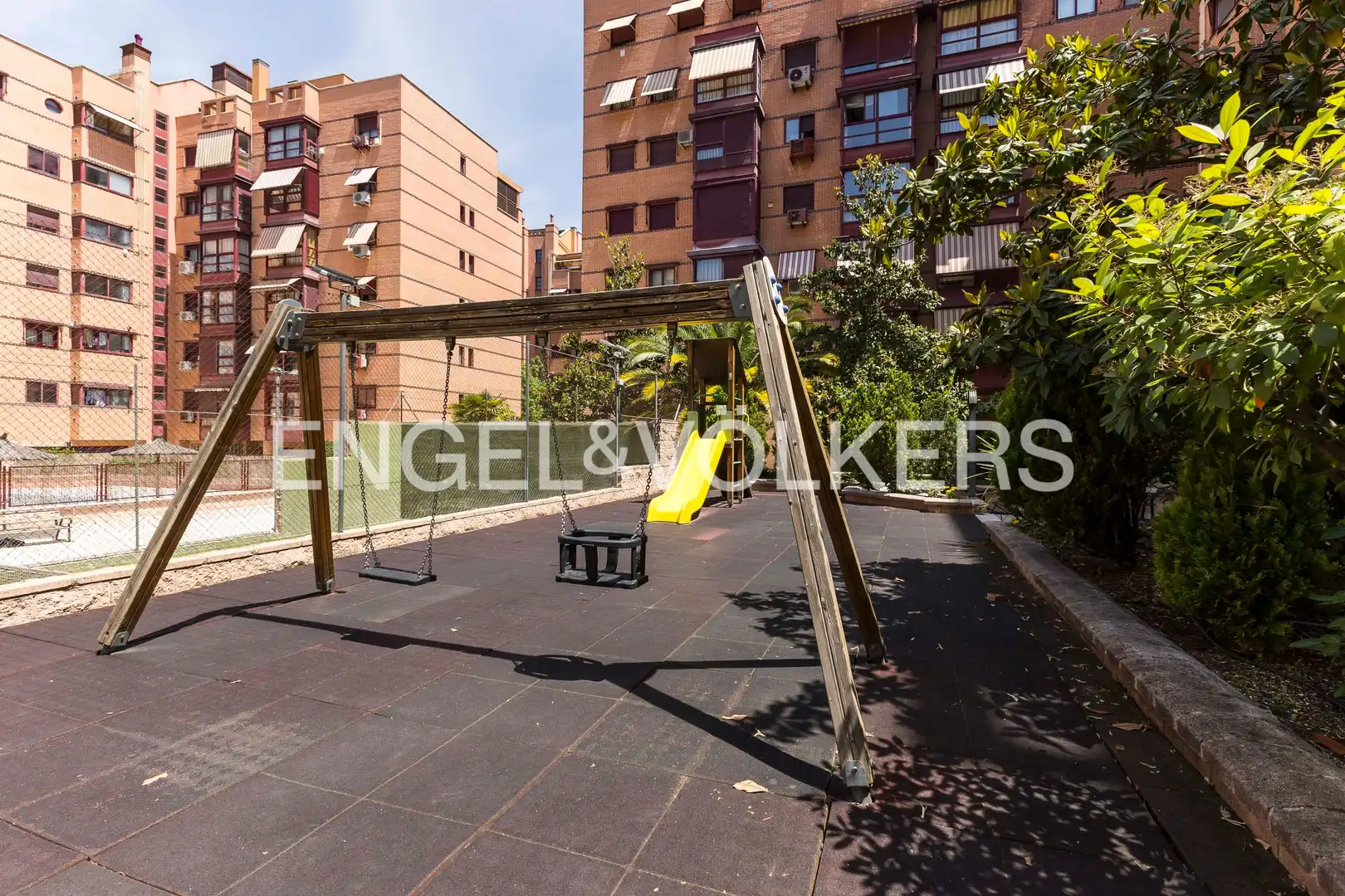 Terrassa de Pis de lloguer en Madrid amb Aire condicionat, Calefacció i Jardí privat