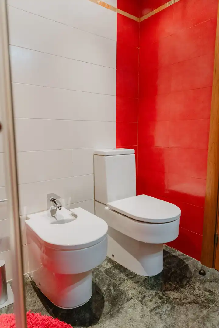 Bathroom of Houses for sale in Santa Coloma de Gramenet  with Air Conditioner, Heating and Private garden