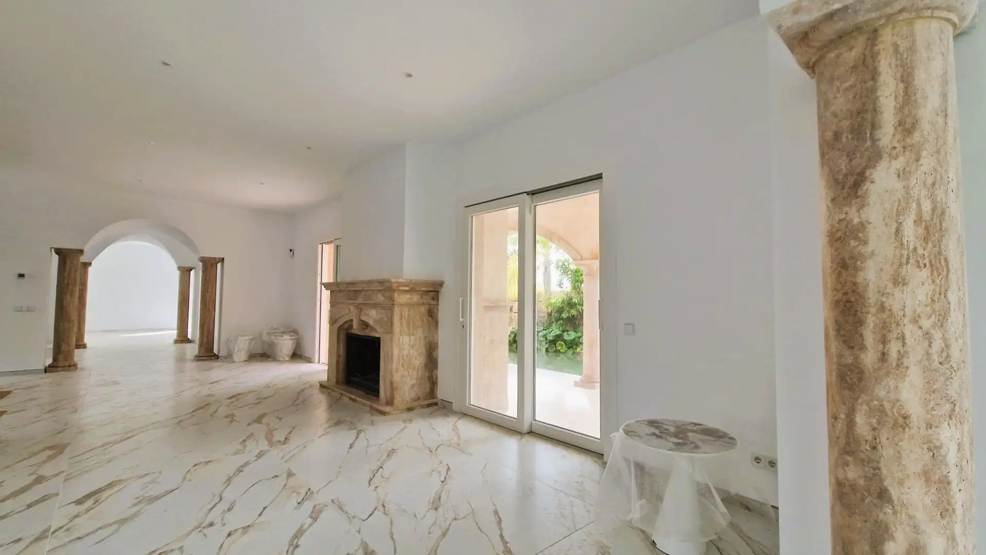 Living room of Houses for sale in Marbella  with Air Conditioner, Private garden and Terrace