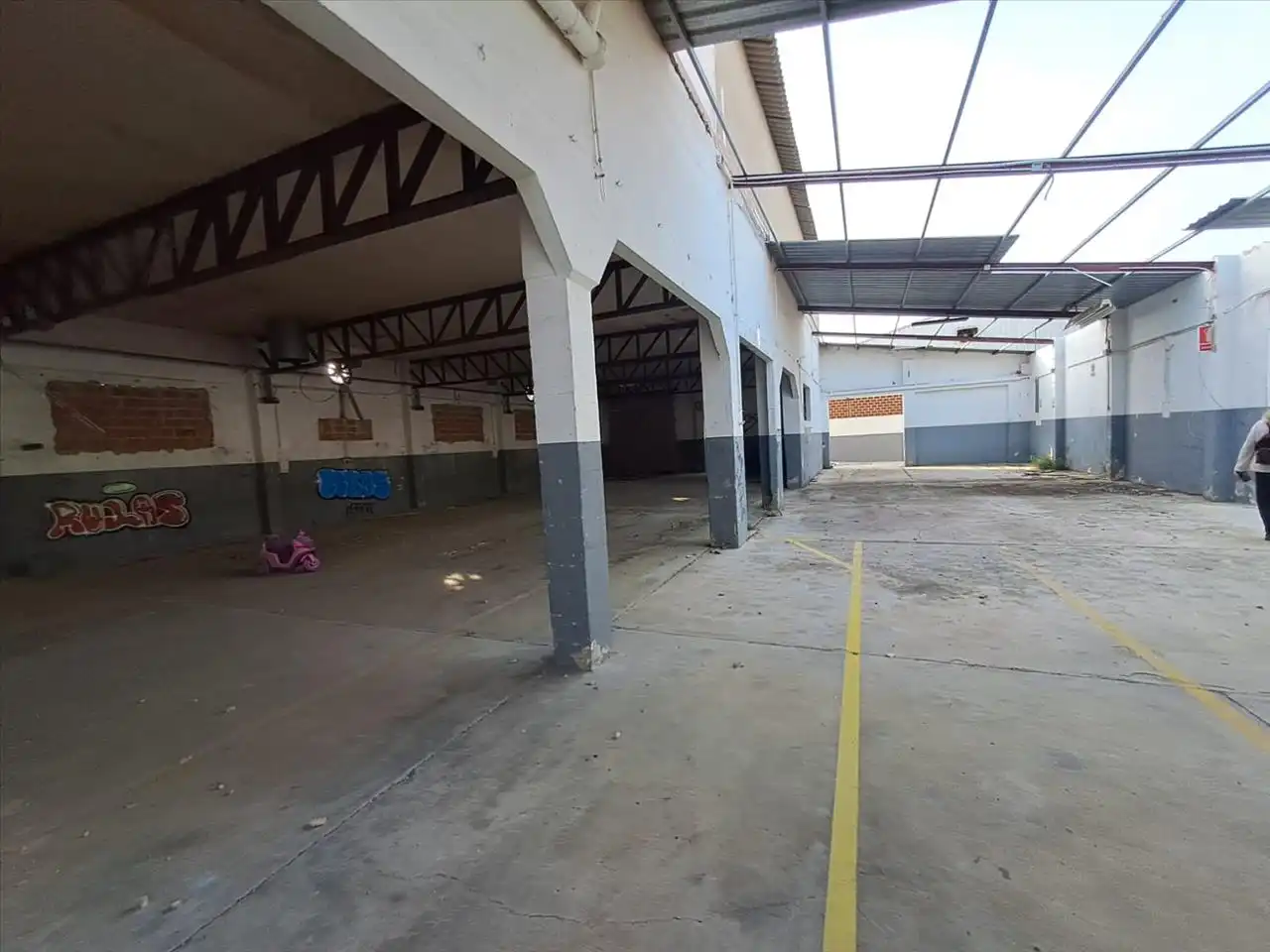 Nau industrial en venda en Tavernes de la Valldigna