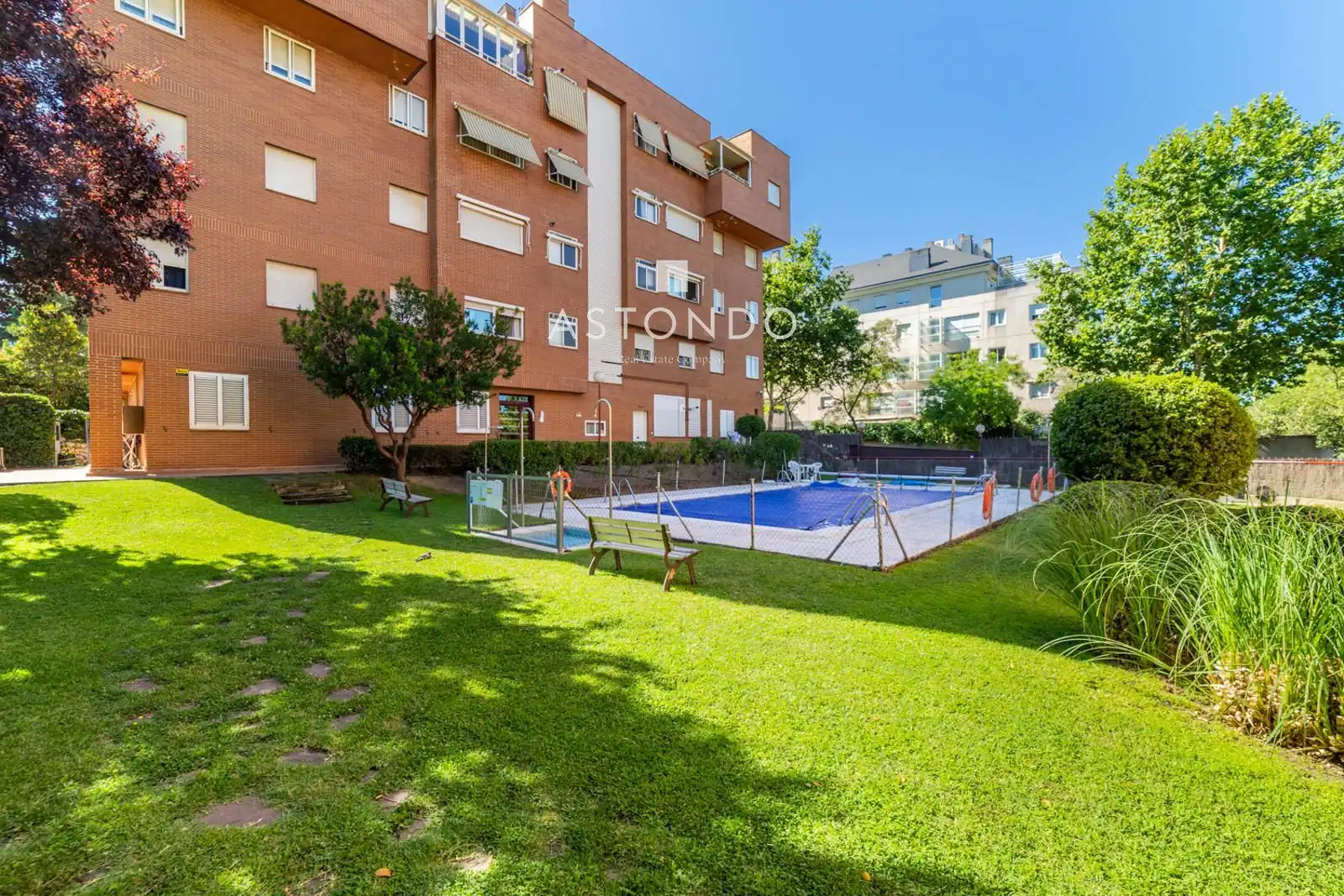 Vista exterior de Pis de lloguer en Madrid amb Calefacció, Piscina i Piscina comunitària