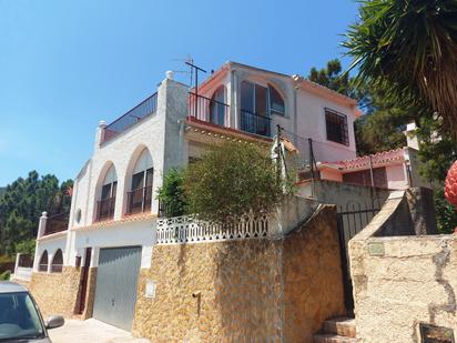 Vista exterior de Casa o xalet en venda en Gátova amb Terrassa, Piscina i Balcó