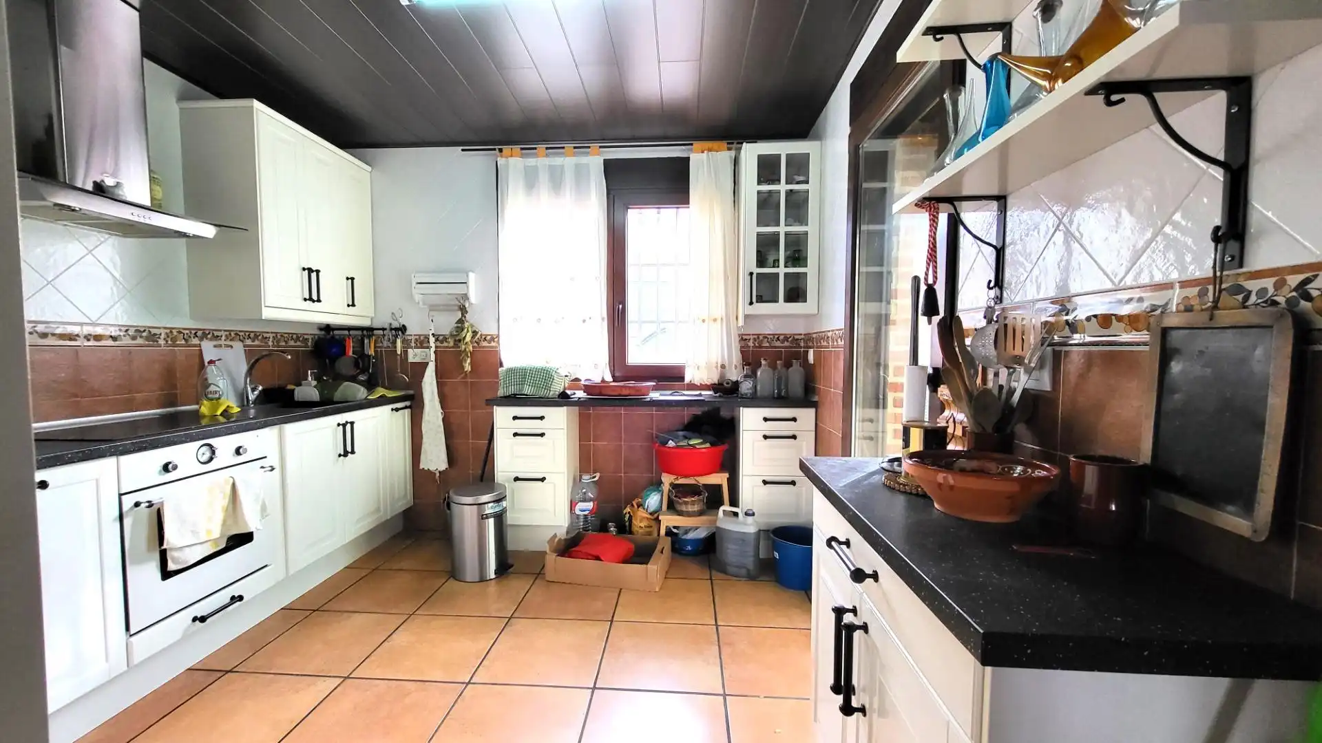 Cuina de Casa o xalet en venda en Villanueva de Ávila amb Jardí privat, Terrassa i Traster