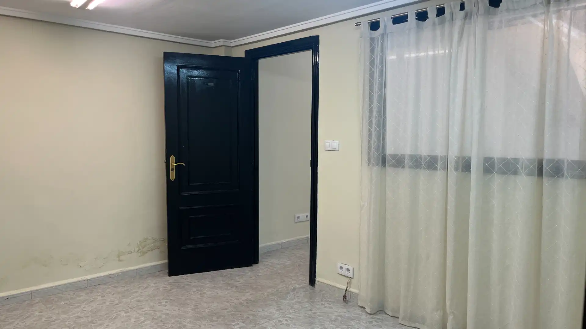 Bedroom of Commercial properties for rent in Albal  with Air Conditioner and Alarm