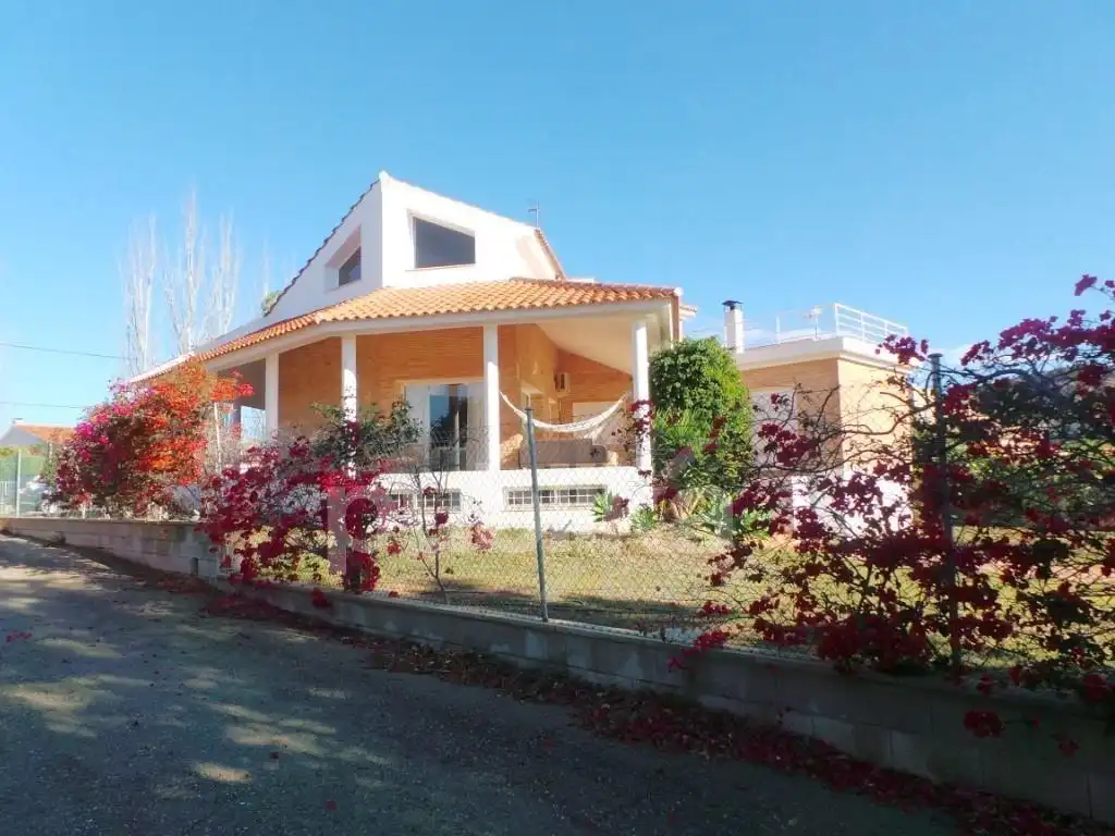 Vista exterior de Casa o chalet en venta en San Vicente del Raspeig / Sant Vicent del Raspeig con Aire acondicionado, Calefacción y Piscina