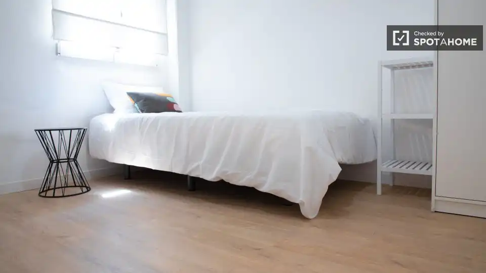 Room in Juan de la Cierva
