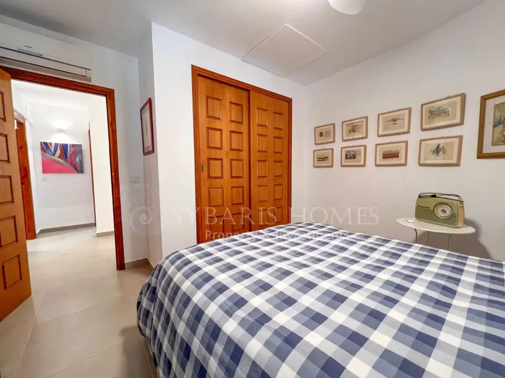 Schlafzimmer von Einfamilien-Reihenhaus zum Verkauf in Dénia mit Klimaanlage und Gemeinschaftspool