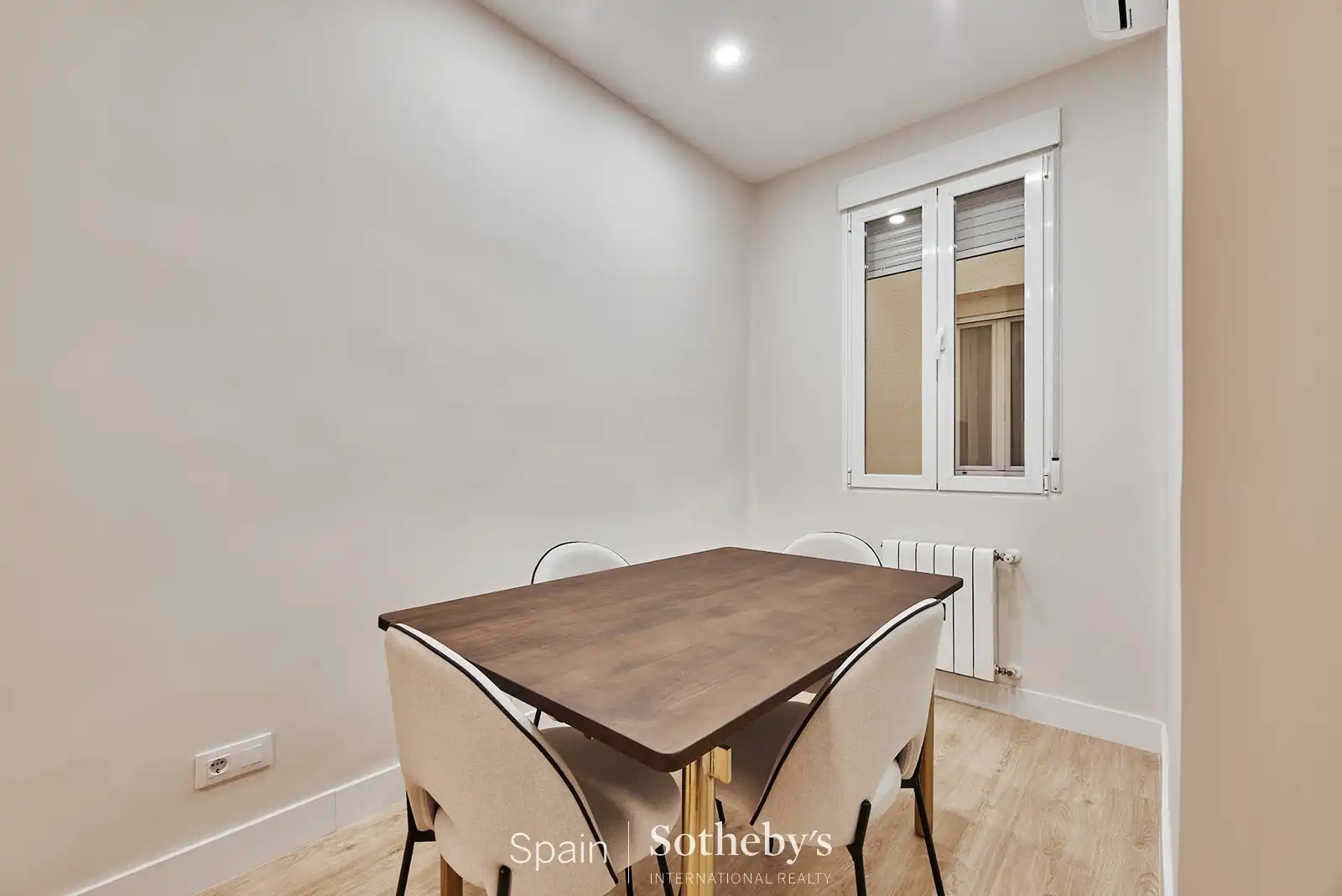 Dining room of Apartments for sale in Madrid  with Air Conditioner and Heating