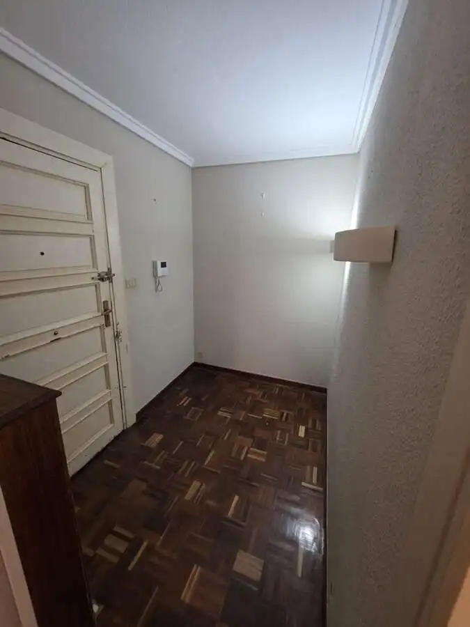 Piso en venta en Avilés con Calefacción, Terraza y Trastero