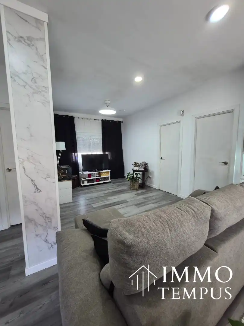 Living room of Flat for sale in Terrassa  with Parquet flooring, Terrace and Oven