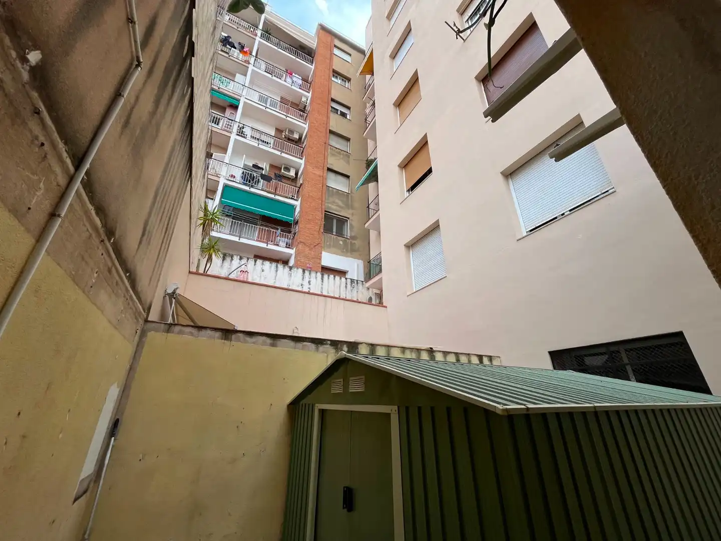 Vista exterior de Local en traspaso en Barcelona con Aire acondicionado, Calefacción y Amueblado